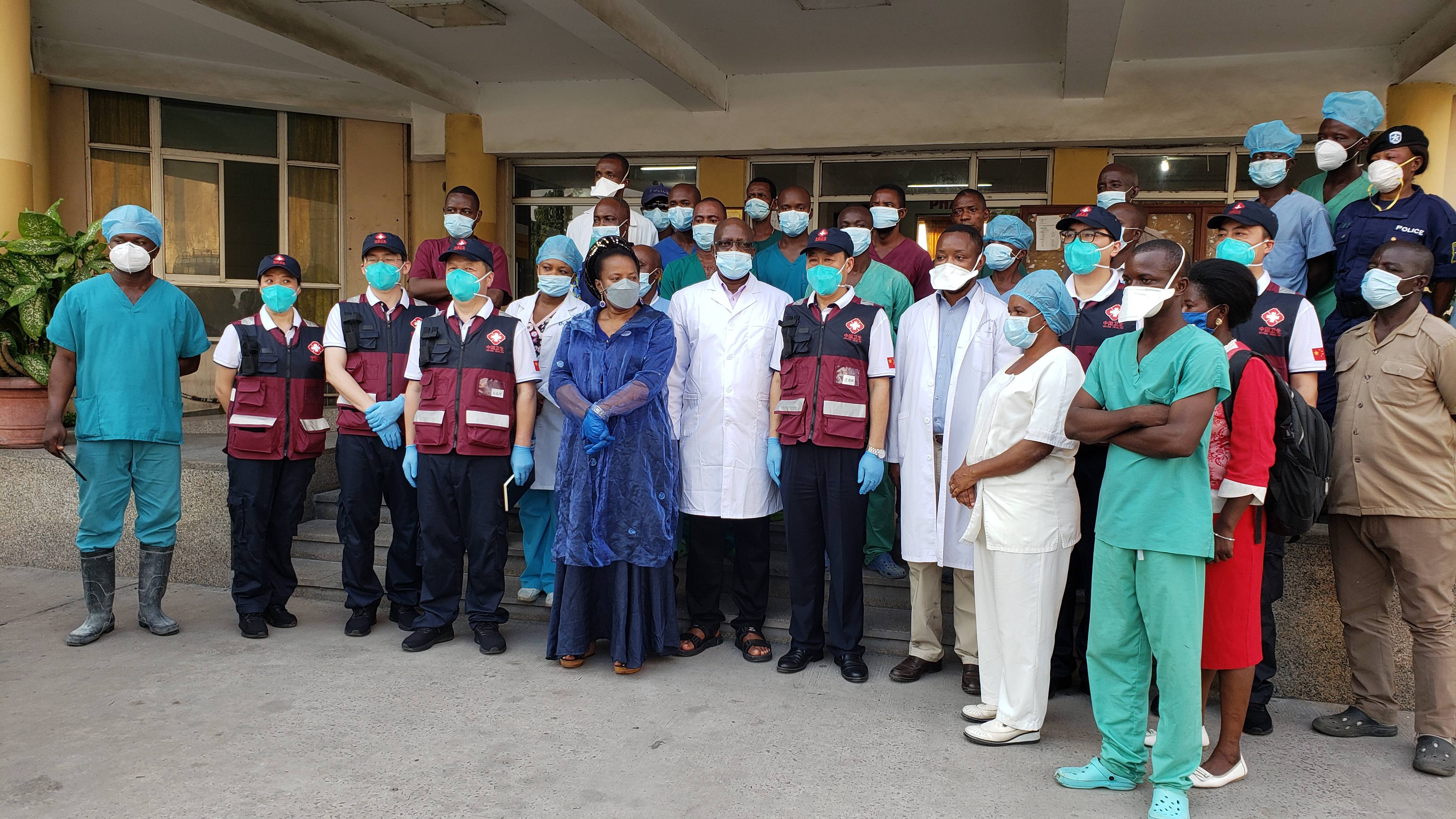 赛前体能课后；武汉三镇内部沟通备战欧篮联；媒体盛赞；医务组通报恢复的简单介绍